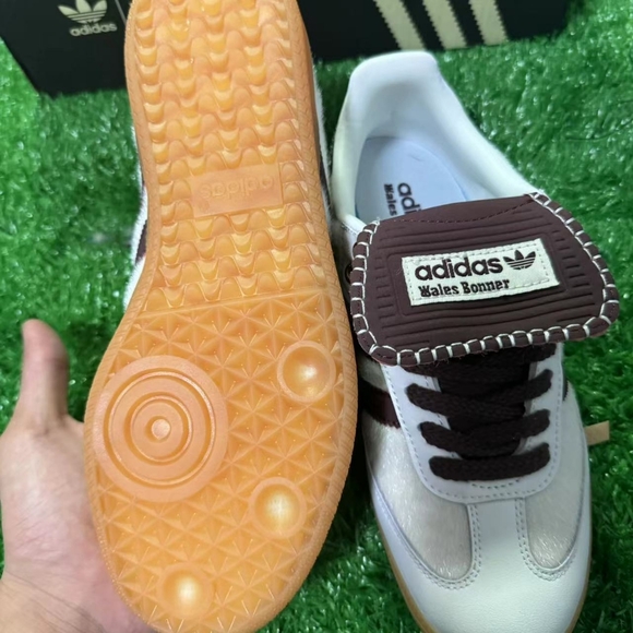 Adidas women's sports shoes - Picture 2 of 6